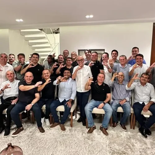 Cícero anuncia candidatura ao governo e recebe apoio da maioria dos vereadores