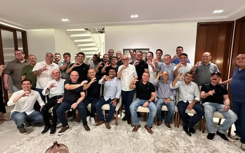 Cícero anuncia candidatura ao governo e recebe apoio da maioria dos vereadores