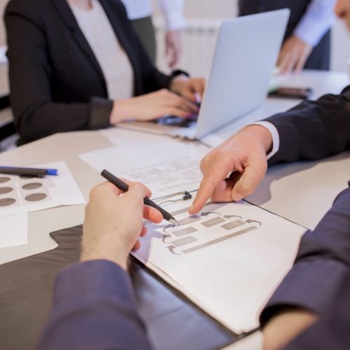 Miná & Alves Advocacia orienta empresas sobre novas regras legais e tributárias para 2026