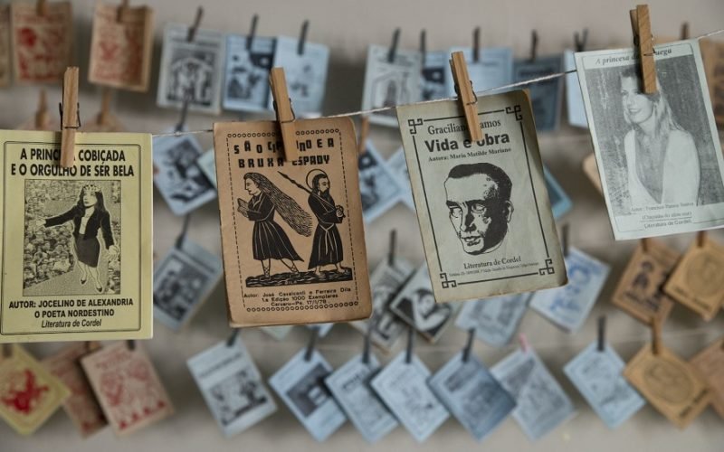 Visita a Biblioteca Publica Epifânio Dória em Aracaju, durante o Encontro de mobilização dos cordelistas em prol do Registro da Literatura de Cordel como patrimônio cultural brasileiro, no Museu da Gente Sergipana em Aracaju, Sergipe.