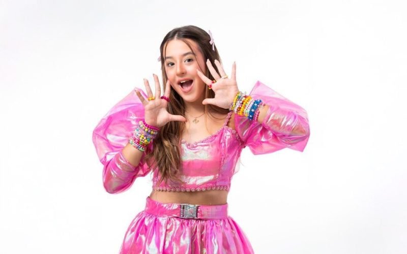 Fenômeno teen, Marcela Jardim leva turnê “Boom Explode” a João Pessoa e Campina Grande