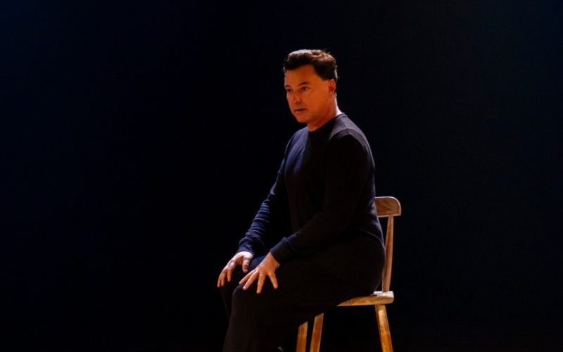 Emilio Orciollo Netto estreia espetáculo com texto de Martha Medeiros no Teatro Paulo Pontes