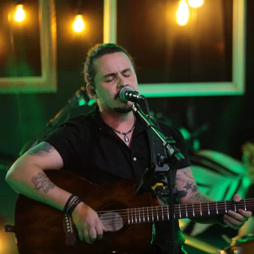 Contagem regressiva: Dino Fonseca chega a João Pessoa com a turnê ‘Acoustic Sessions’