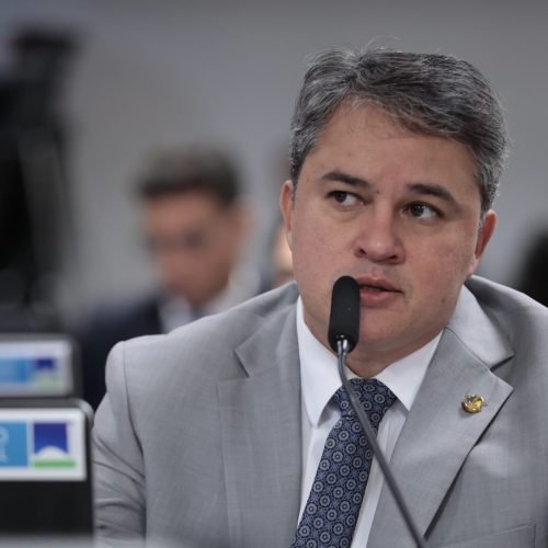 Efraim Filho admite aliança com Hugo Motta para o Governo da Paraíba em 2026