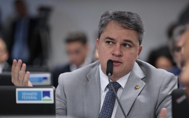 Efraim Filho admite aliança com Hugo Motta para o Governo da Paraíba em 2026