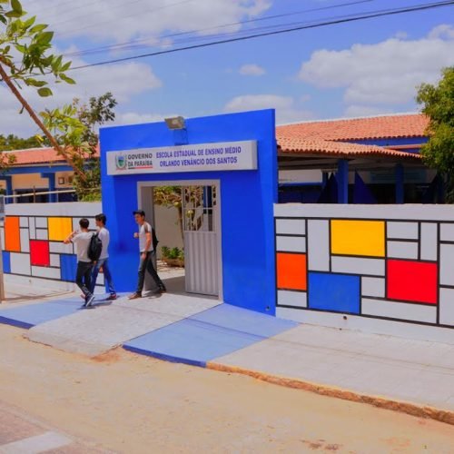Governo publica edital de concurso para professores com 2 mil vagas e salários de R$ 6,9 mil