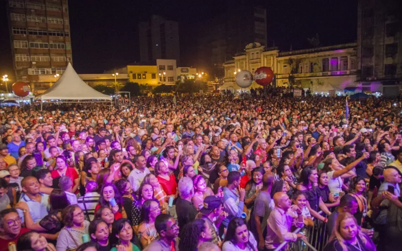 Festa das Neves tem shows católicos nesta segunda e segue com programação até dia 5