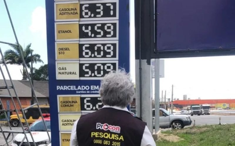 Procon-JP divulga pesquisa com nova queda no preço da gasolina; confira os valores