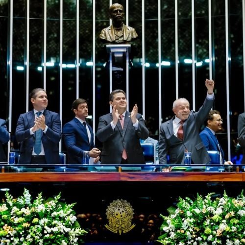Congresso Nacional promulga PEC que põe fim à escala 6×1 com presença de Lula