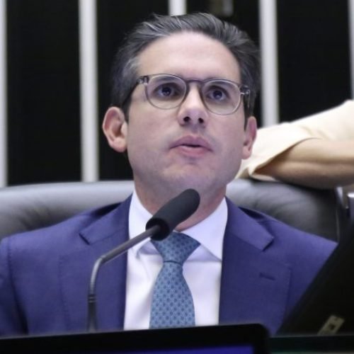 Comissão Especial da PEC da redução da jornada será instalada amanhã, anuncia Motta