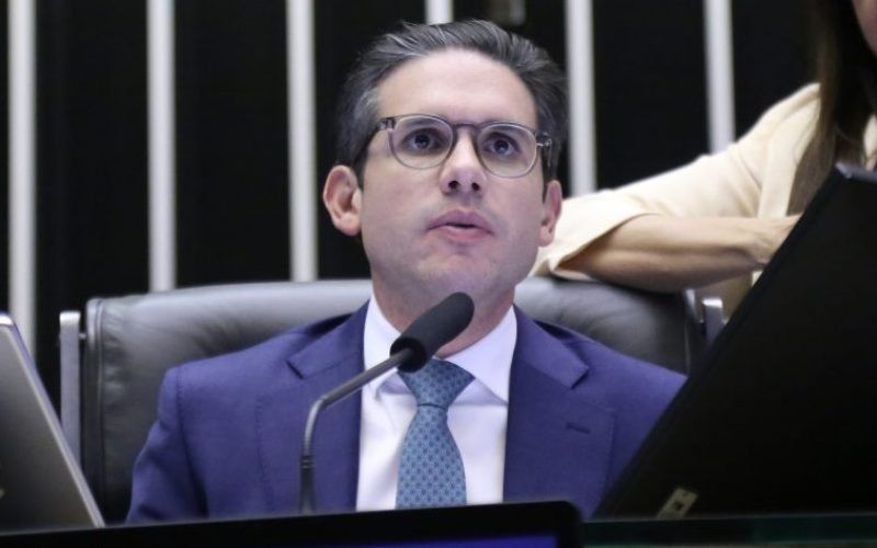 Comissão Especial da PEC da redução da jornada será instalada amanhã, anuncia Motta