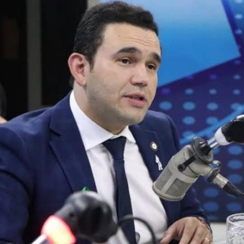 Jhony Bezerra repudia fala de Marcelo Queiroga sobre mortes de crianças por vacinas da Covid-19