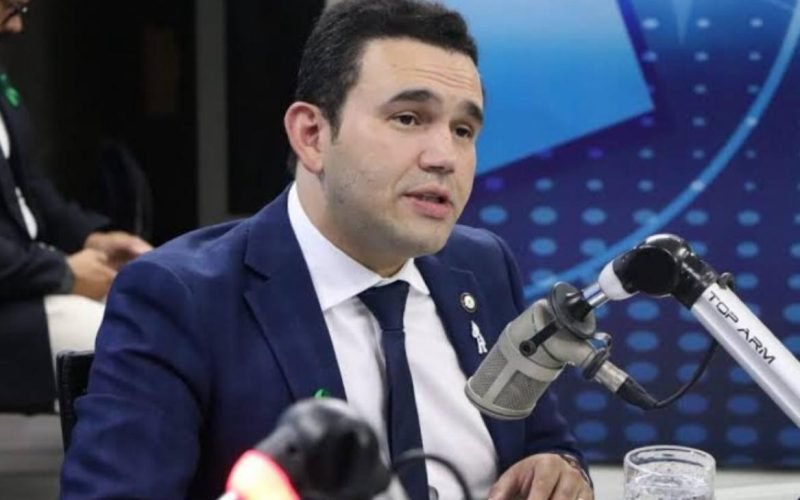 Jhony Bezerra repudia fala de Marcelo Queiroga sobre mortes de crianças por vacinas da Covid-19