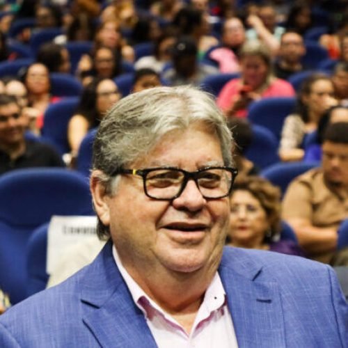 João Azevêdo retorna à Paraíba e reassume o comando do Governo do Estado nesta terça-feira