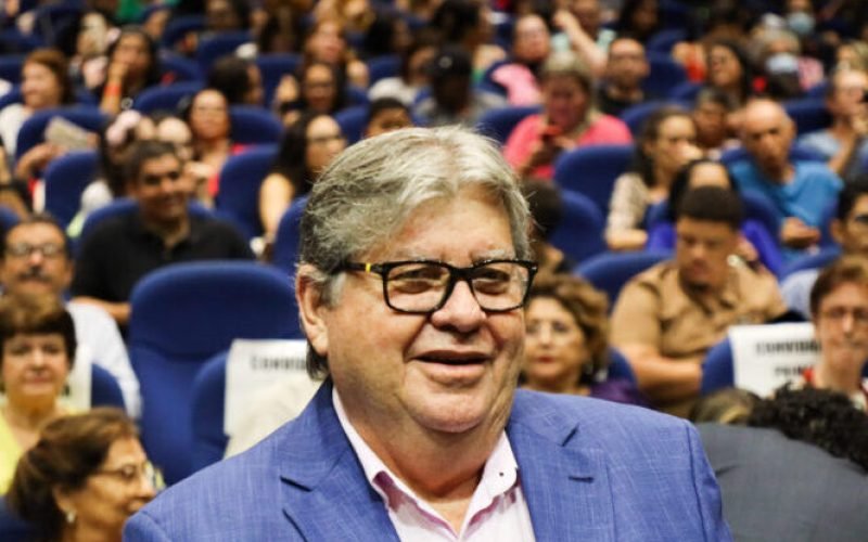 João comemora avanço das obras da Ponte do Futuro: “se transformou na ‘Ponte do Presente’”