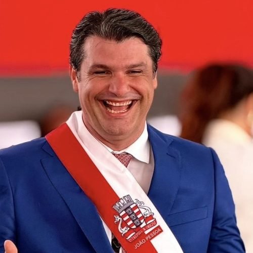 Leo Bezerra toma posse como prefeito de João Pessoa e promete gestão com sensibilidade social