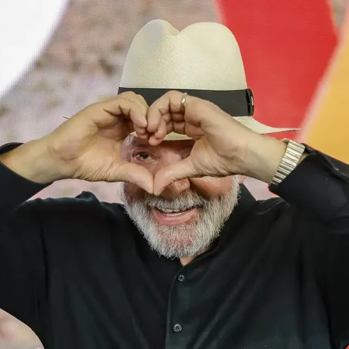 Governo Lula é desaprovado por 51% e aprovado por 46%, diz Quaest