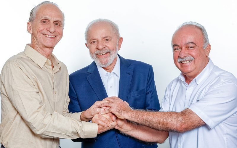 Candidatos em Campina Grande posam ao lado de Lula para sessão de fotos