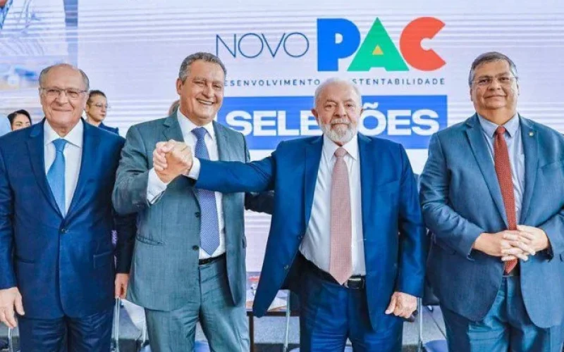De olho na popularidade, Lula prepara obras do PAC com foco na população de baixa renda