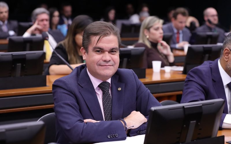 Mersinho Lucena anuncia licença a partir desta terça e Eliza Virgínia assume vaga na Câmara Federal