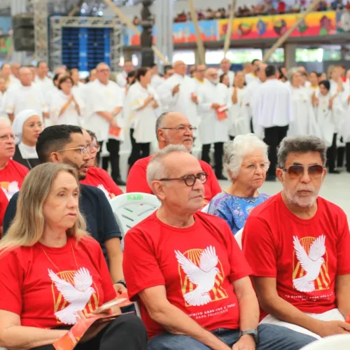 Celebração de Pentecostes reúne milhares de fiéis e Cícero Lucena destaca momento para alimentar a fé