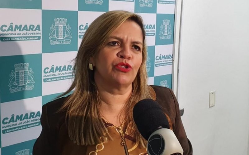 Juíza determina manutenção do uso da tornozeleira eletrônica em Raíssa Lacerda