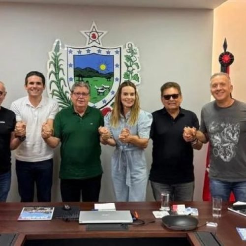 João Azevêdo inicia articulações para a chapa majoritária de 2026