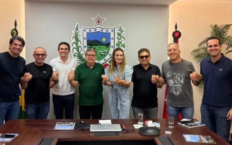 João Azevêdo inicia articulações para a chapa majoritária de 2026