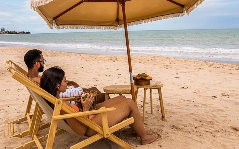 Hotel HCM oferece alto padrão de estadia com serviço de praia especializado