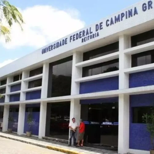 Professores da Universidade Federal de CG entram em greve por tempo indeterminado