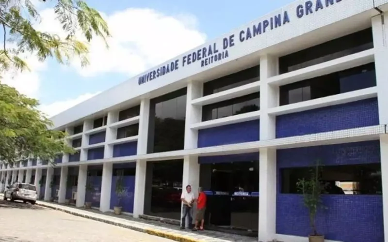 Professores da Universidade Federal de CG entram em greve por tempo indeterminado