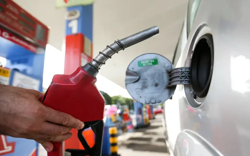 Petrobras anuncia aumento de preço da gasolina e do gás de cozinha; veja novos valores