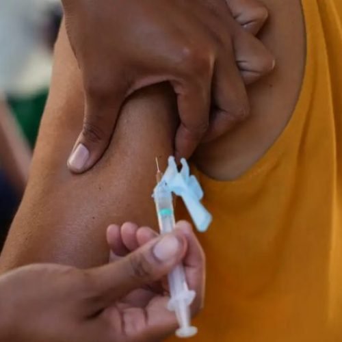 Secretaria de Saúde convoca municípios para reforçar vacinação de alunos na Paraíba