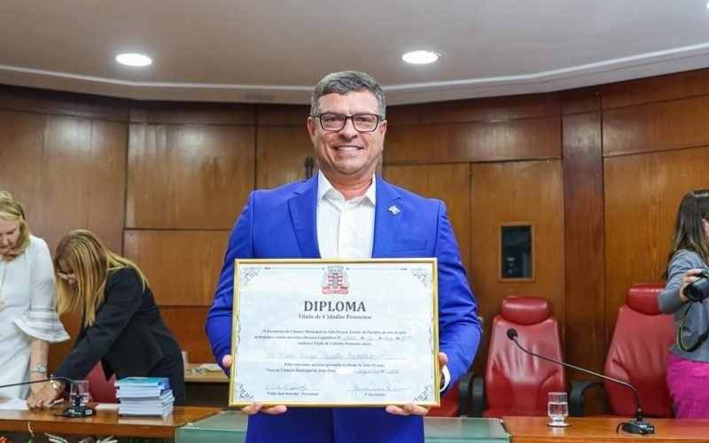 Cícero Lucena nomeia Victor Hugo como secretário de Turismo de João Pessoa