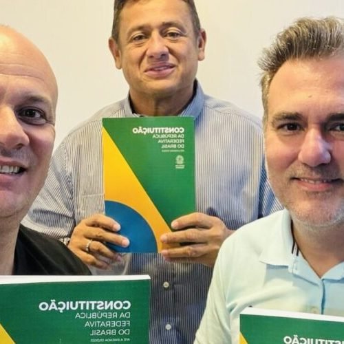 Em meio a especulações de pré-candidatura à PMJP, Queiroz se reúne com deputados do PL