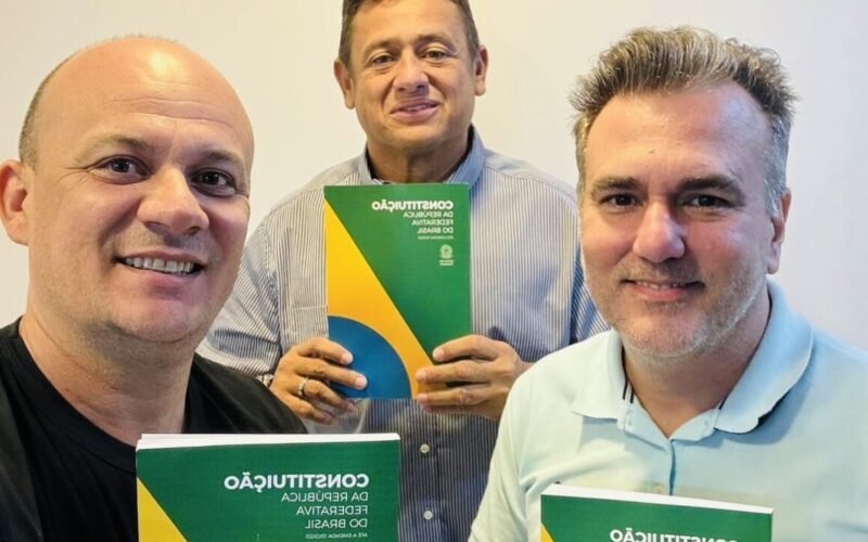 Em meio a especulações de pré-candidatura à PMJP, Queiroz se reúne com deputados do PL